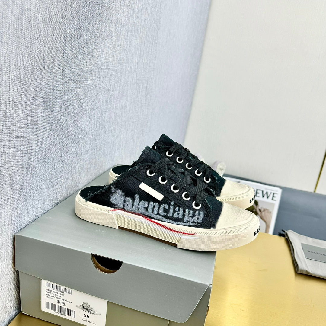 SNEAKER MULES IN BLACK CANVAS GRAFFITI LOGO - 35