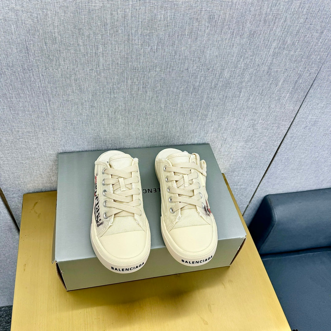 SNEAKER MULES IN WHITE CANVAS GRAFFITI LOGO - 35