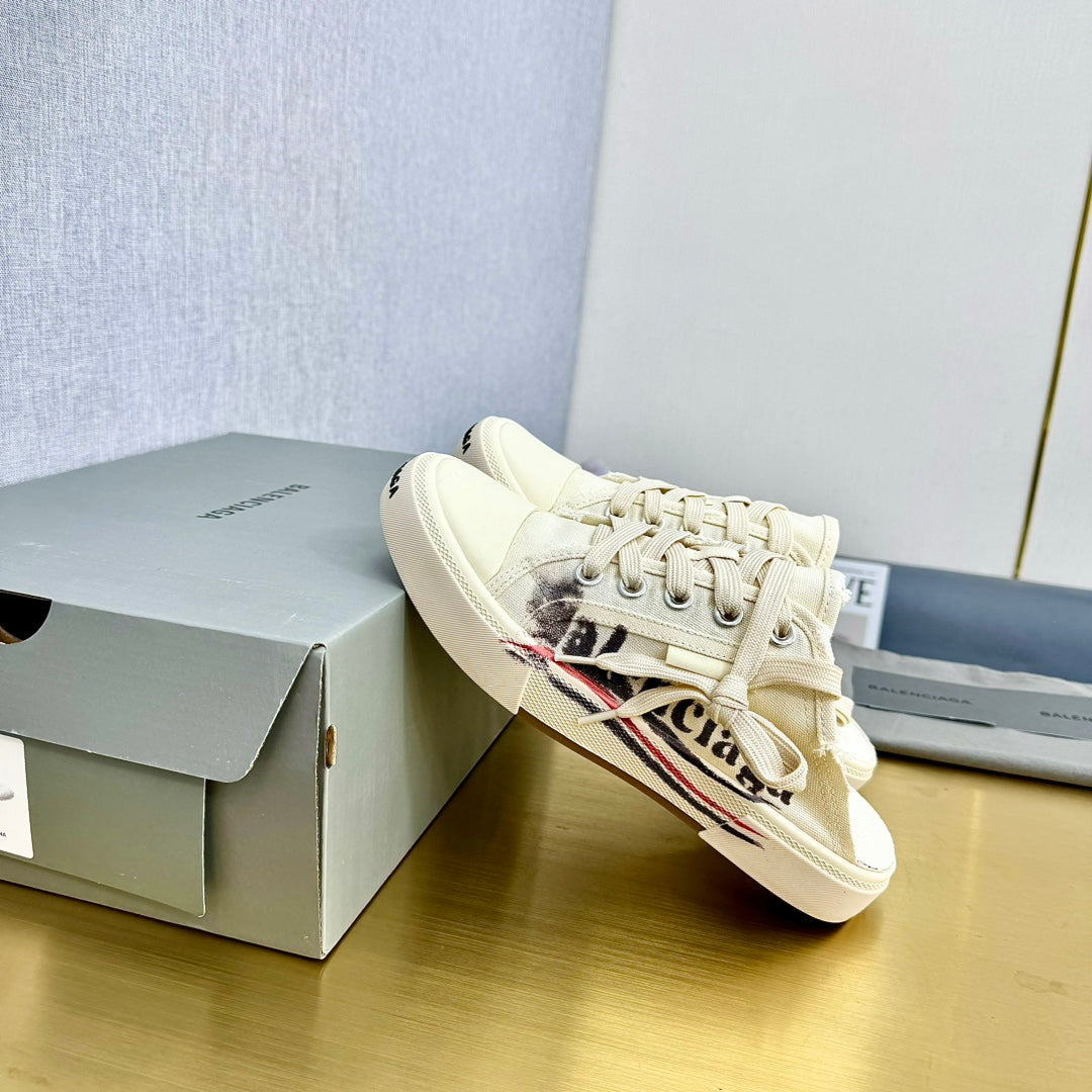 SNEAKER MULES IN WHITE CANVAS GRAFFITI LOGO - 35
