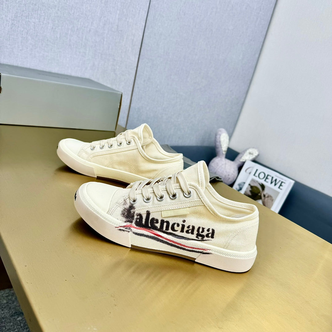 SNEAKERS IN WHITE CANVAS GRAFFITI LOGO - 35
