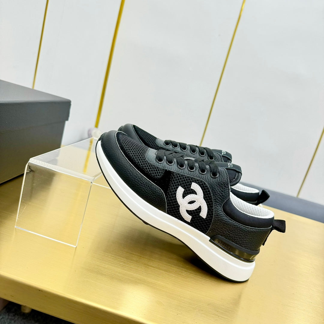CLASSIC TRAINER IN BLACK MERCERIZED VELVET WITH WHITE LOGO - 35