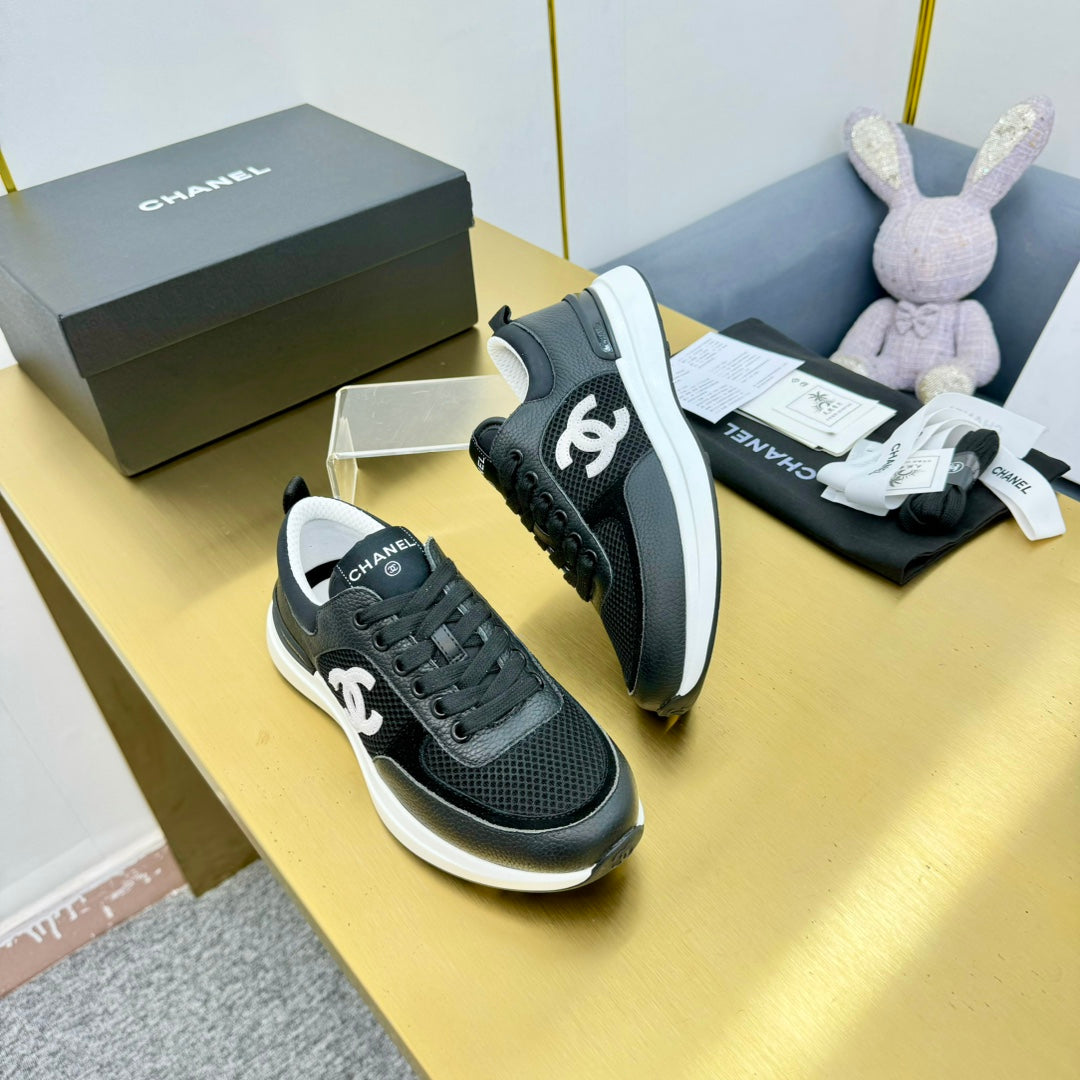CLASSIC TRAINER IN BLACK MERCERIZED VELVET WITH WHITE LOGO - 35