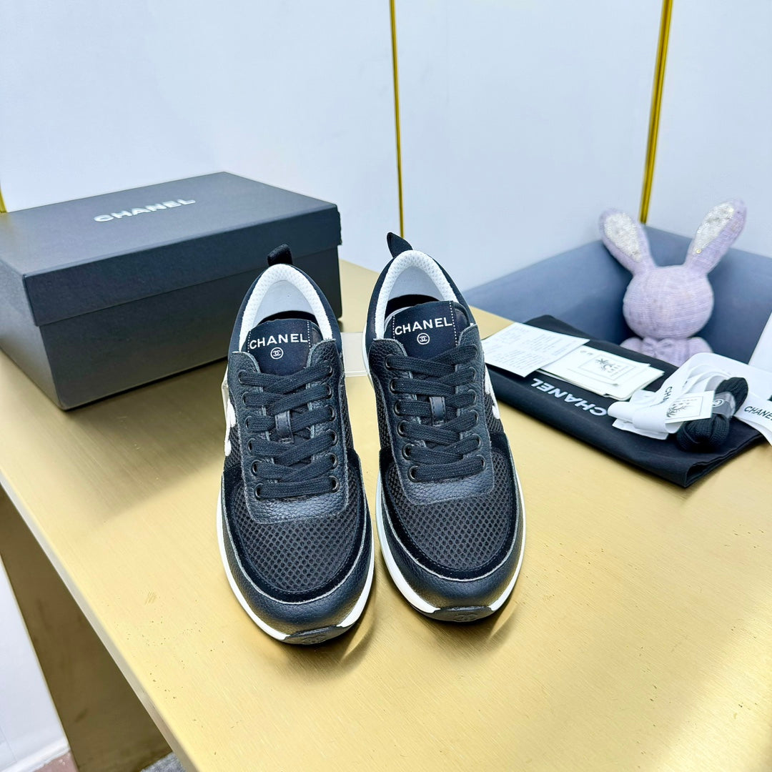 CLASSIC TRAINER IN BLACK MERCERIZED VELVET WITH WHITE LOGO - 35