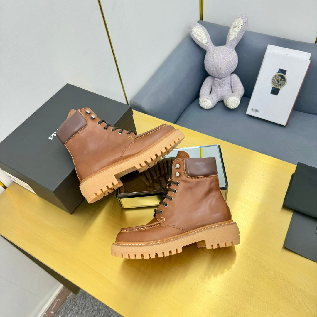 LACE-UP ANKLE BOOTS IN COGNAC CALFSKIN - 35