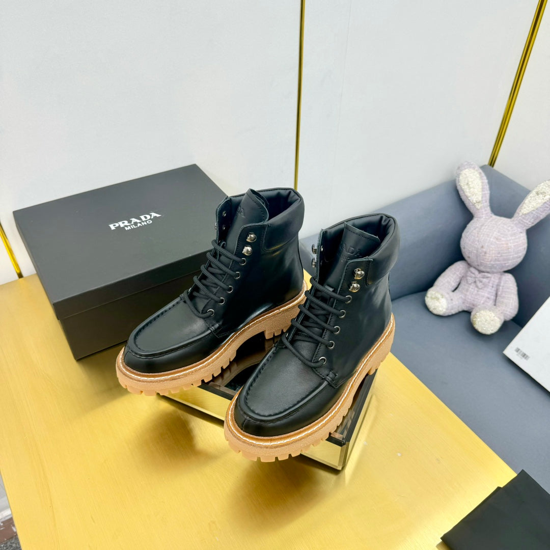 LACE-UP ANKLE BOOTS IN BLACK CALFSKIN - 35