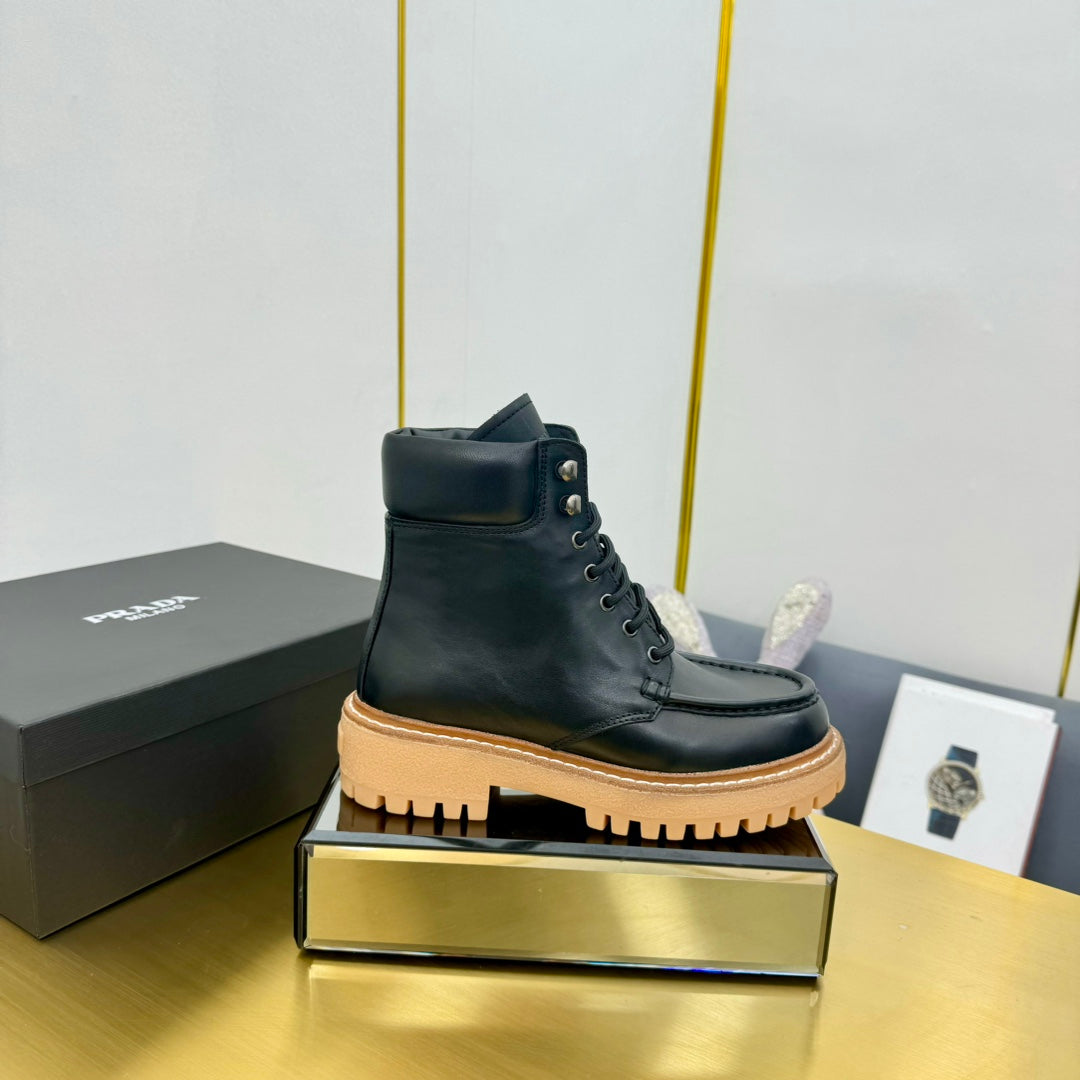 LACE-UP ANKLE BOOTS IN BLACK CALFSKIN - 35