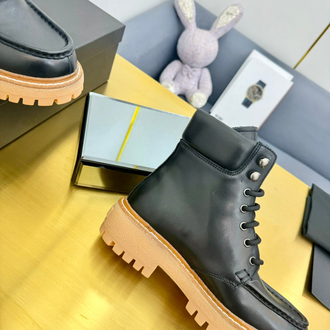 LACE-UP ANKLE BOOTS IN BLACK CALFSKIN - 35