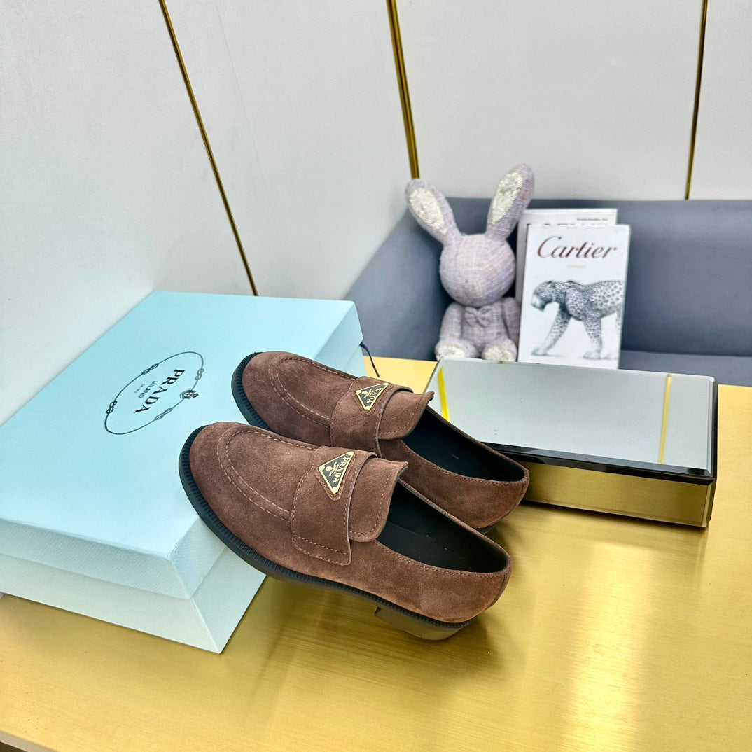 LOAFERS ATTACHED TRIANGLE LOGO IN WALNUT BROWN SUEDE - 34