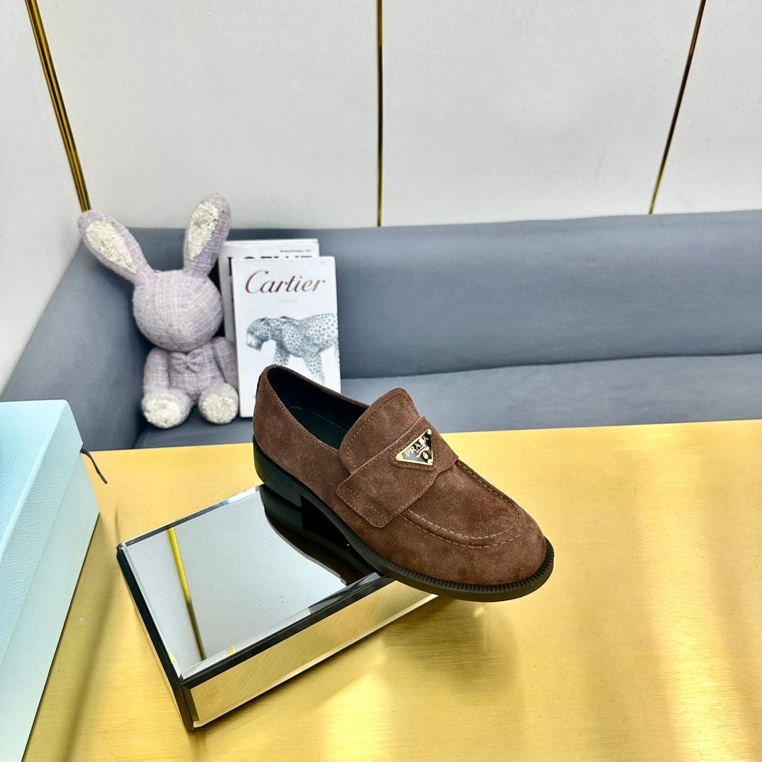 LOAFERS ATTACHED TRIANGLE LOGO IN WALNUT BROWN SUEDE - 34