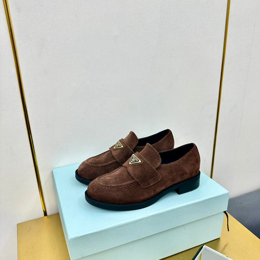 LOAFERS ATTACHED TRIANGLE LOGO IN WALNUT BROWN SUEDE - 34