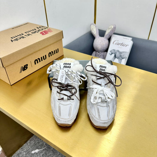 Черевики MIUxNB 530 MULE З ПОШМАТОВАНОЇ ТЕЛЯЧОЇ ШКІРИ З ОВЧИНОЮ, БІЛІ - 35