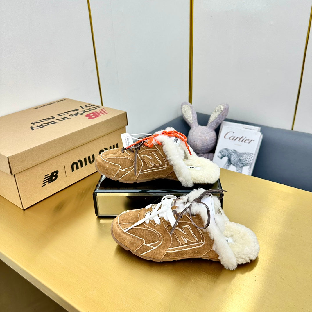 MIUxNEW 530 SNEAKER MULES IN BROWN BLEACHED SUEDE SHEARLING - 35
