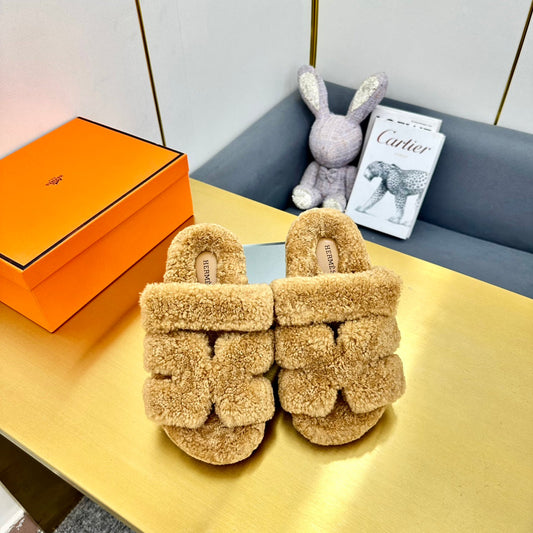 CHYPRE SANDAL IN TORTILLA BROWN SHEARLING - 35