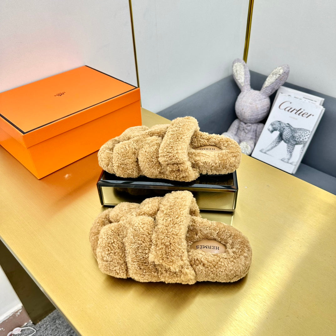 CHYPRE SANDAL IN TORTILLA BROWN SHEARLING - 35