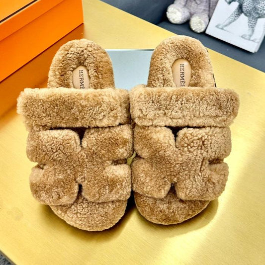 CHYPRE SANDAL IN PEANUT BROWN SHEARLING - 35