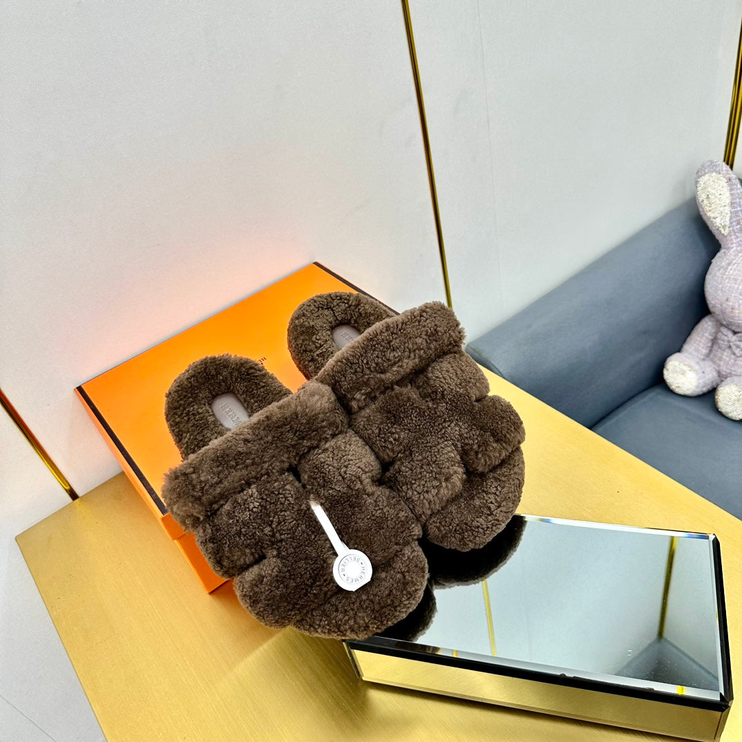 CHYPRE SANDAL IN WALNUT BROWN SHEARLING - 35