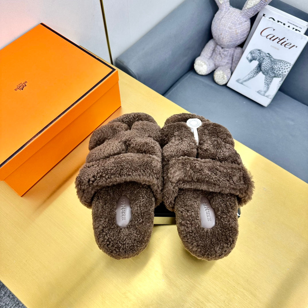 CHYPRE SANDAL IN WALNUT BROWN SHEARLING - 35