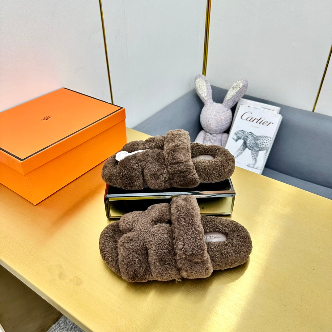 CHYPRE SANDAL IN WALNUT BROWN SHEARLING - 35
