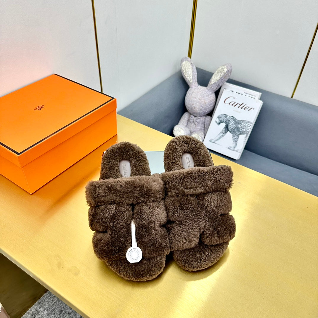CHYPRE SANDAL IN WALNUT BROWN SHEARLING - 35