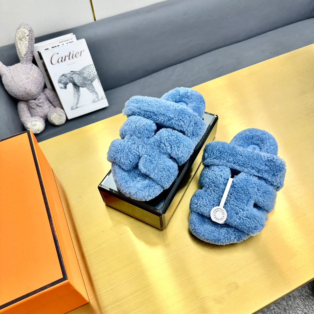 CHYPRE SANDAL IN OCEAN BLUE SHEARLING - 35