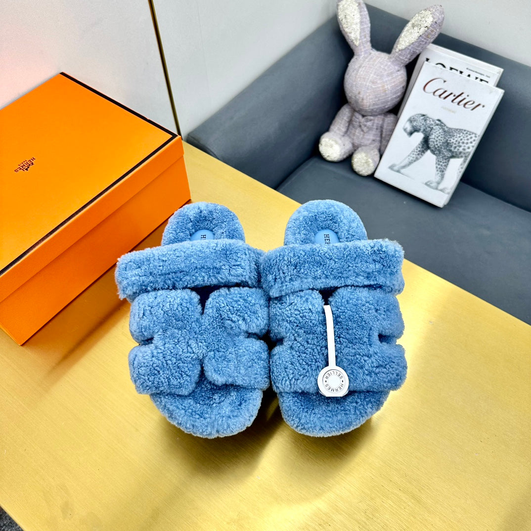 CHYPRE SANDAL IN OCEAN BLUE SHEARLING - 35