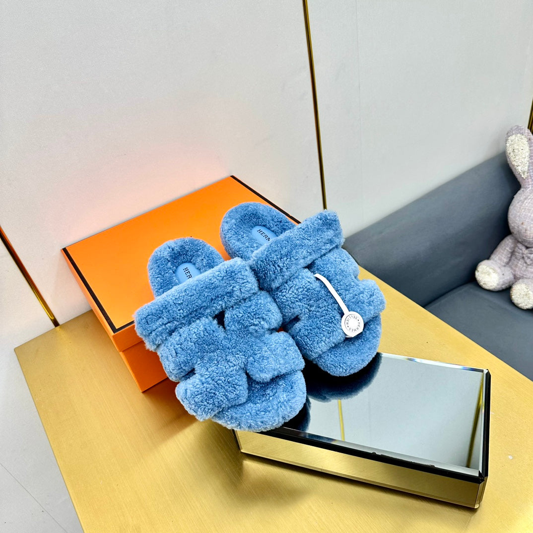 CHYPRE SANDAL IN OCEAN BLUE SHEARLING - 35