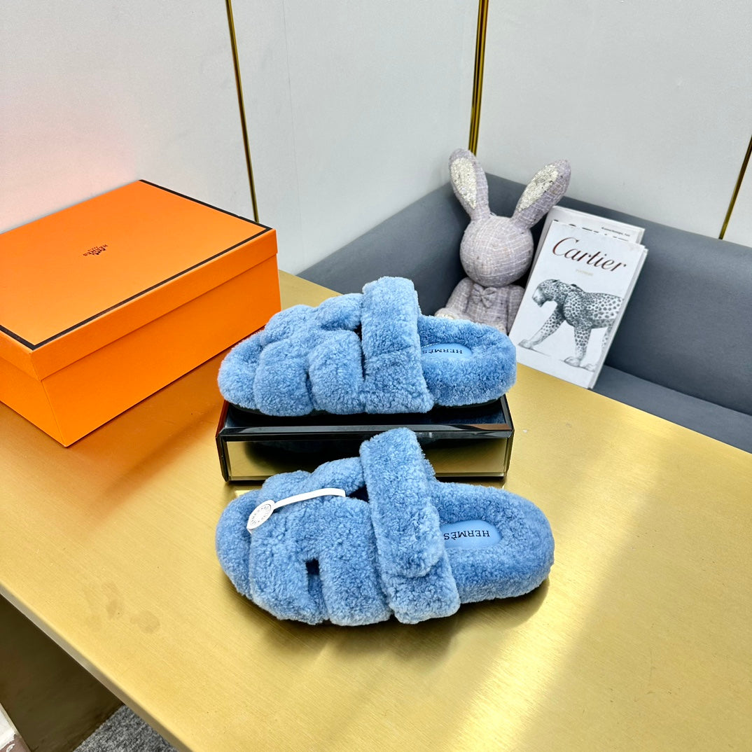 CHYPRE SANDAL IN OCEAN BLUE SHEARLING - 35
