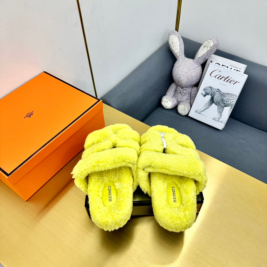 CHYPRE SANDAL IN SUNSHINE YELLOW SHEARLING - 35