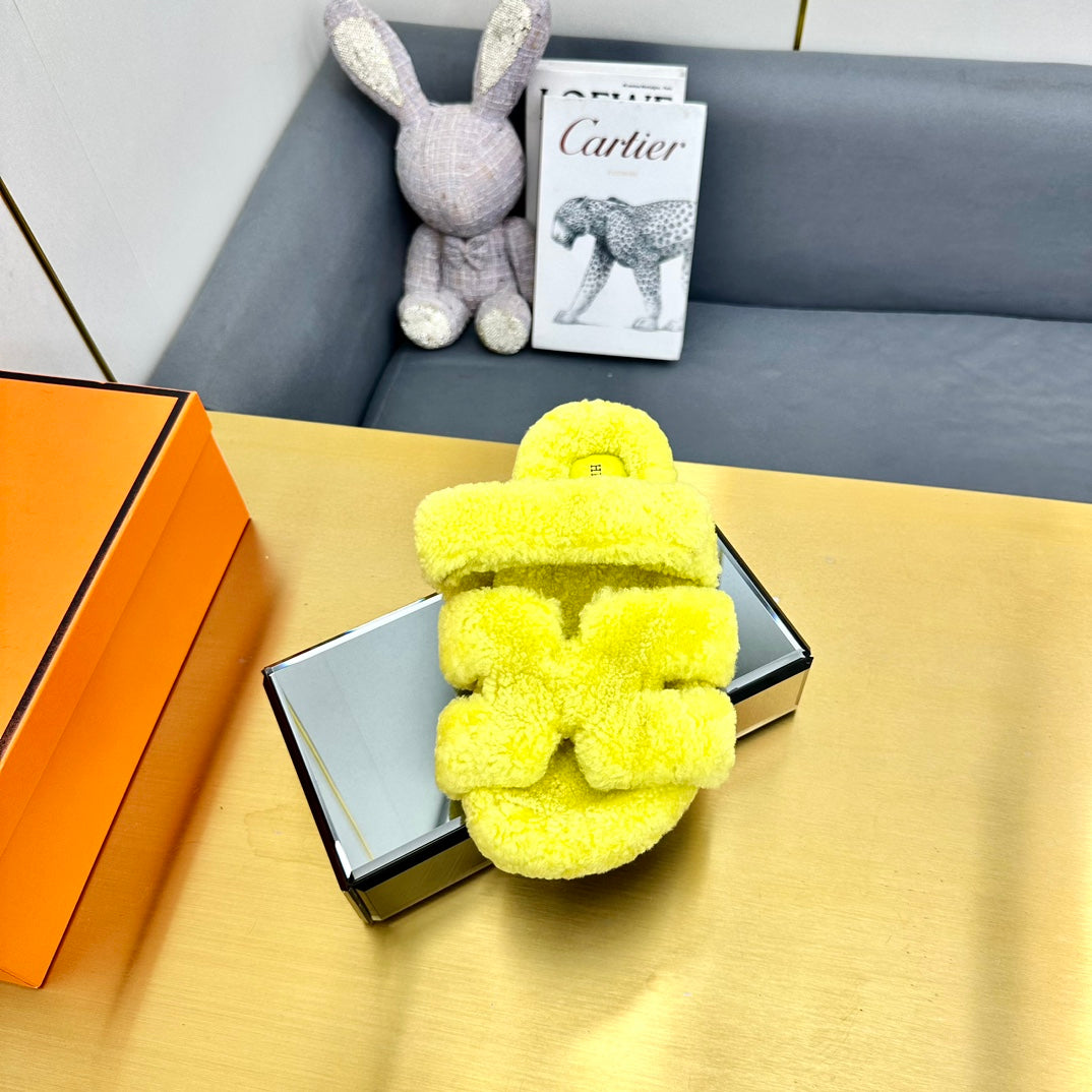 CHYPRE SANDAL IN SUNSHINE YELLOW SHEARLING - 35