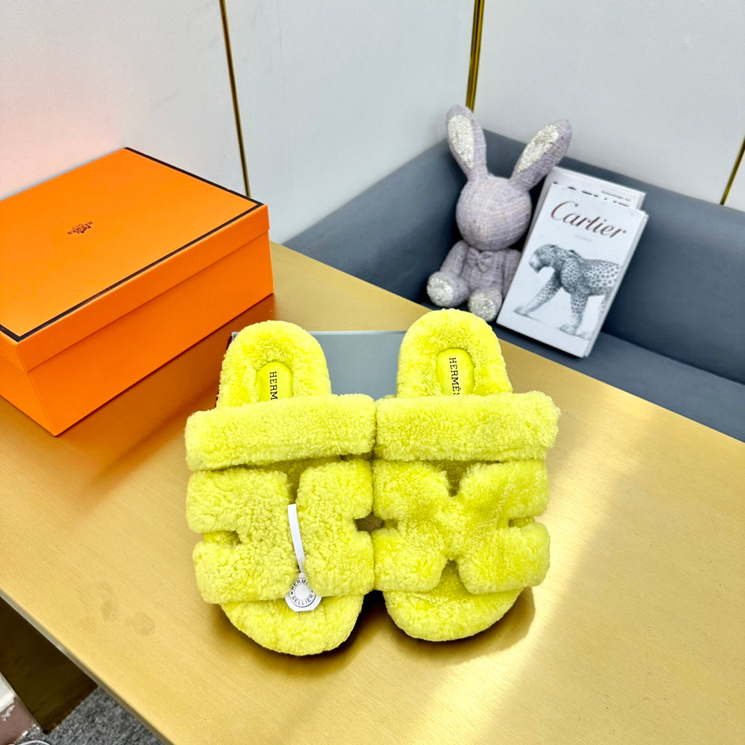 CHYPRE SANDAL IN SUNSHINE YELLOW SHEARLING - 35
