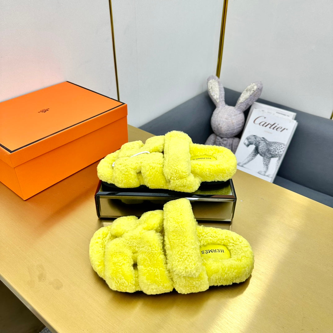 CHYPRE SANDAL IN SUNSHINE YELLOW SHEARLING - 35