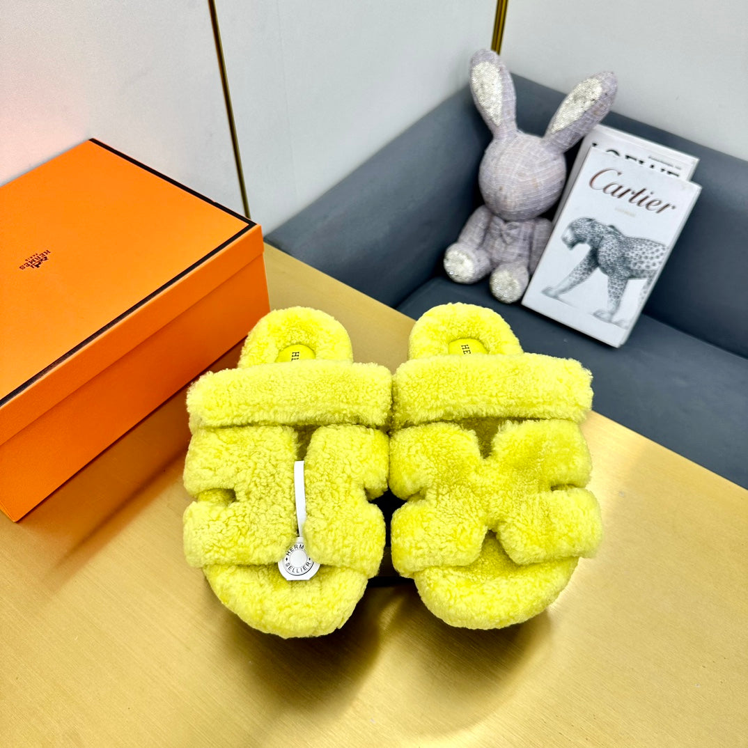 CHYPRE SANDAL IN SUNSHINE YELLOW SHEARLING - 35