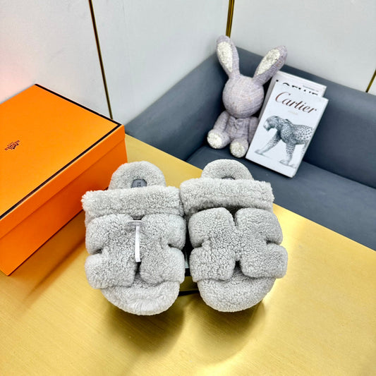 CHYPRE SANDAL У СВІТЛО-СІРОМУ ХУТРІ З ОВЕЧОЇ ШКІРИ - 35