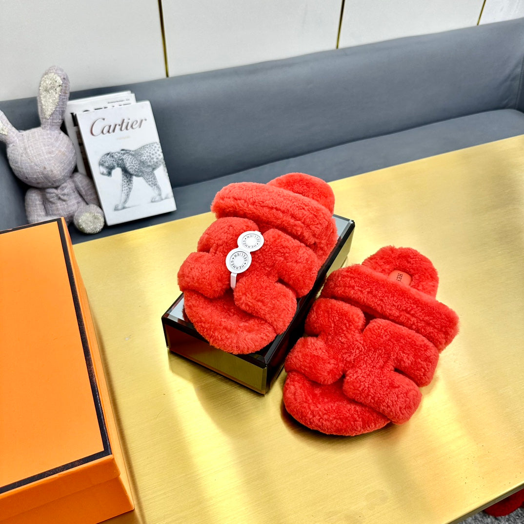 CHYPRE SANDAL IN CANDY RED SHEARLING - 35