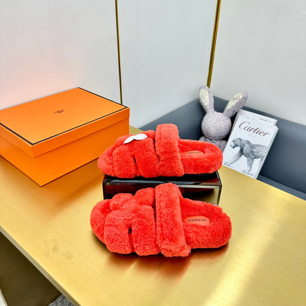 CHYPRE SANDAL IN CANDY RED SHEARLING - 35
