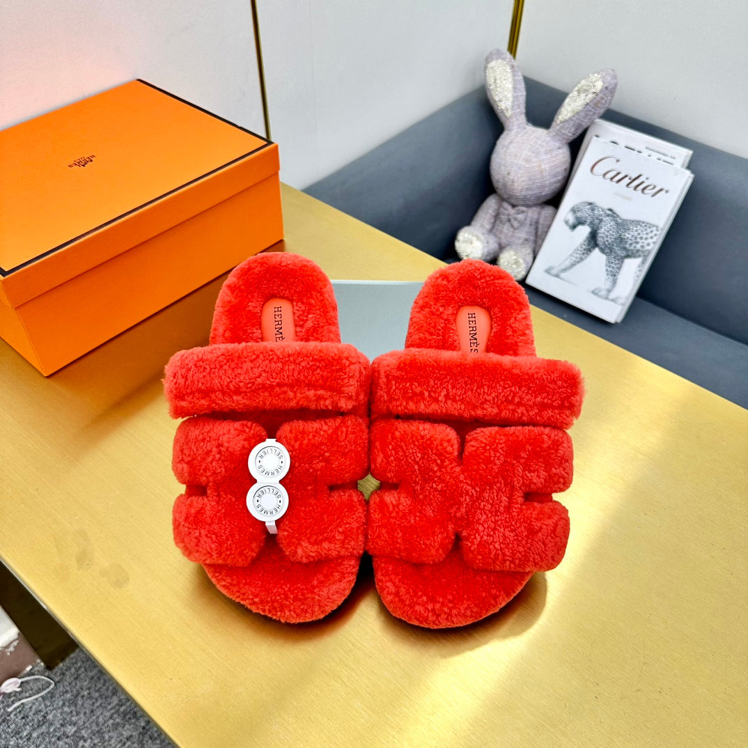 CHYPRE SANDAL IN CANDY RED SHEARLING - 35