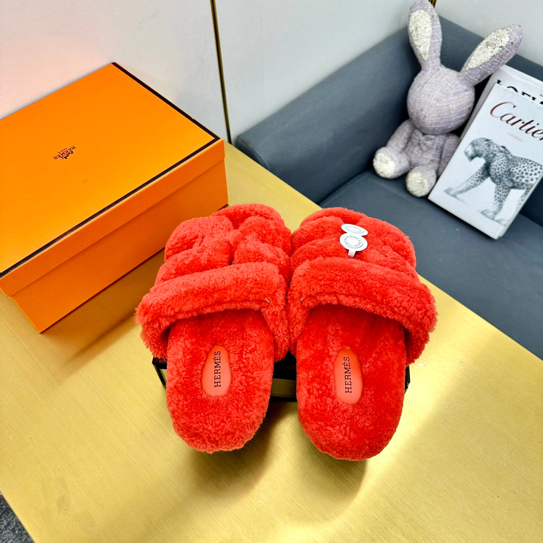 CHYPRE SANDAL IN CANDY RED SHEARLING - 35