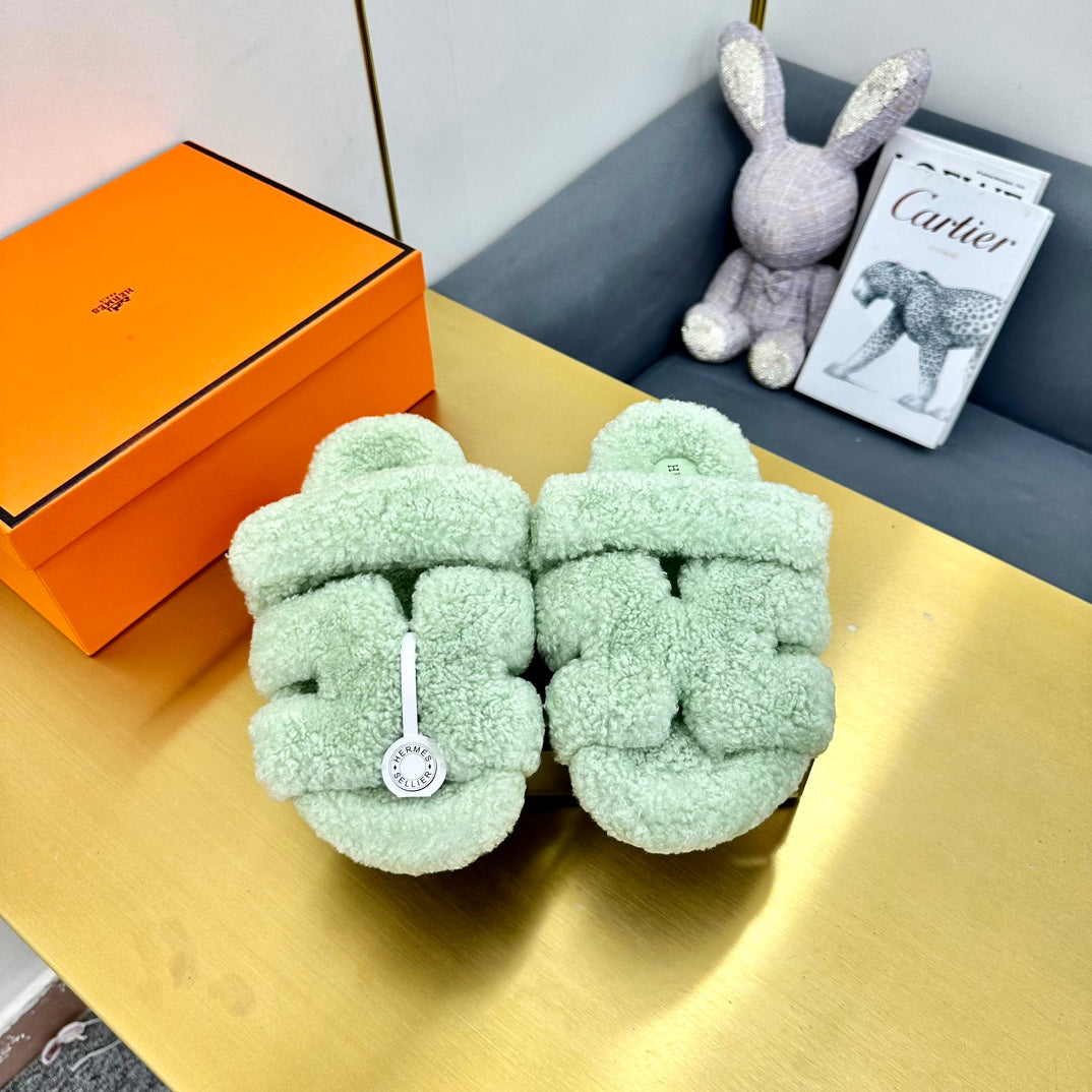 CHYPRE SANDAL IN PASTEL GREEN SHEARLING - 35