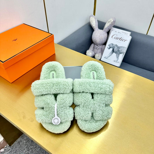 CHYPRE SANDAL IN PASTEL GREEN SHEARLING - 35
