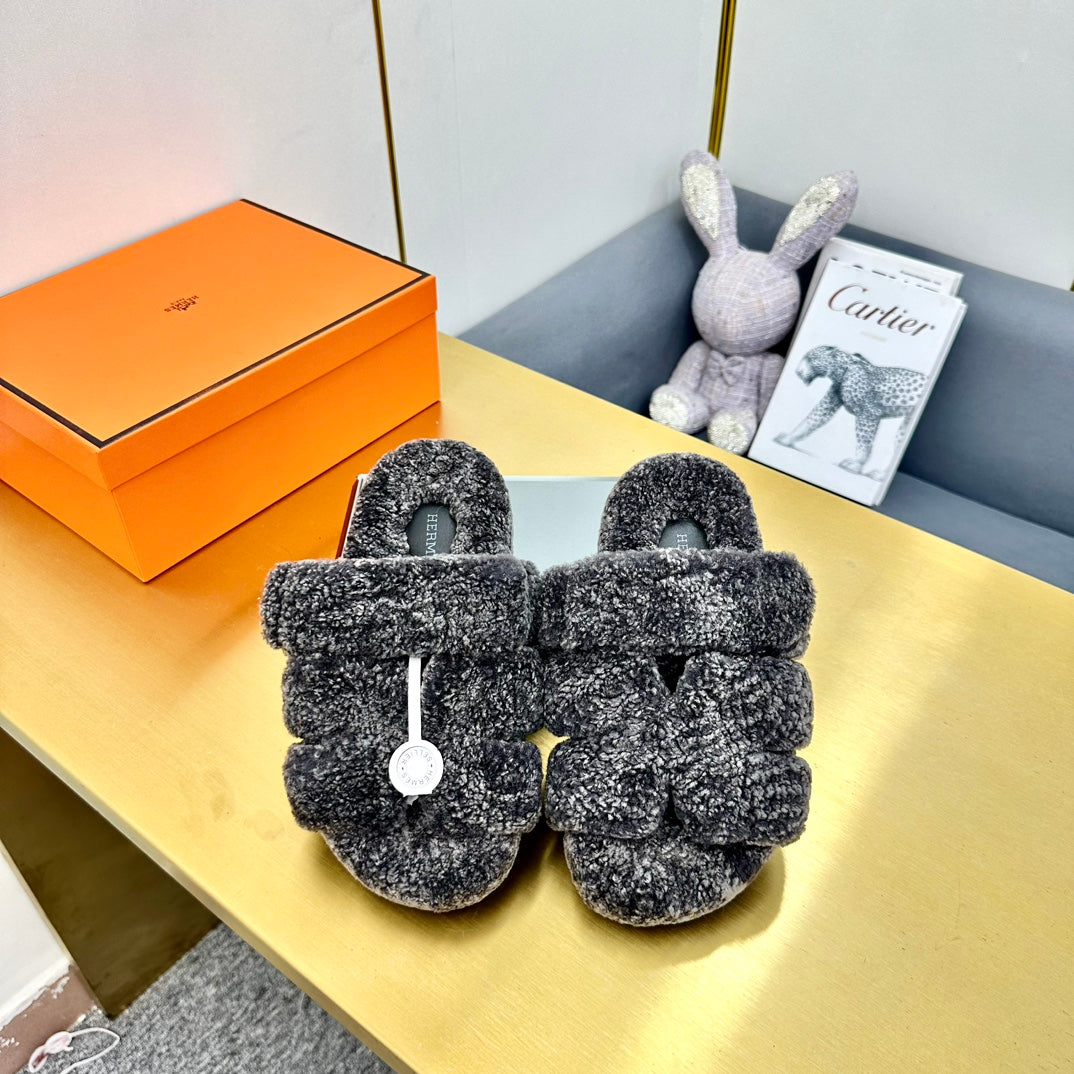 CHYPRE SANDAL IN DARK GRAY SHEARLING - 35
