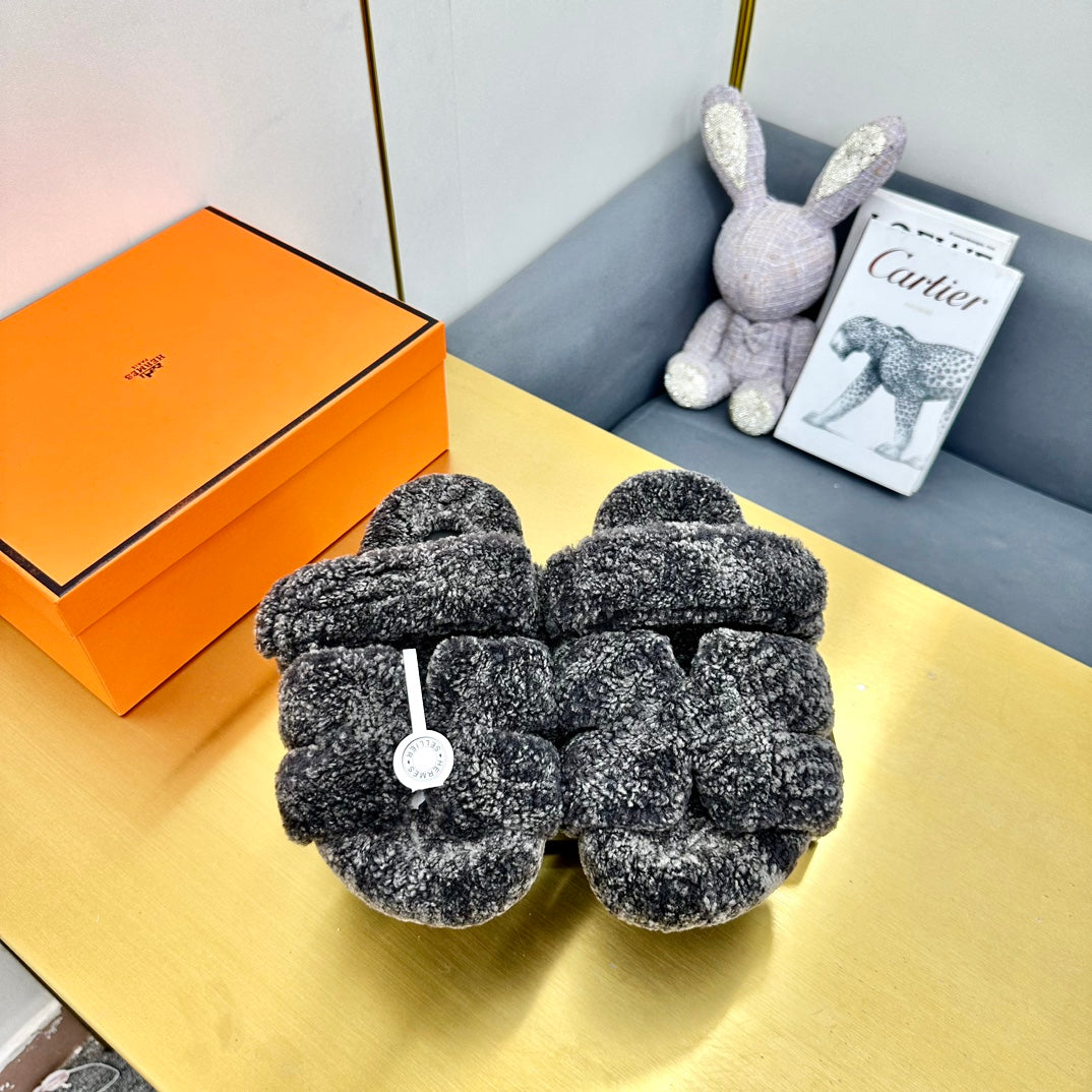 CHYPRE SANDAL IN DARK GRAY SHEARLING - 35