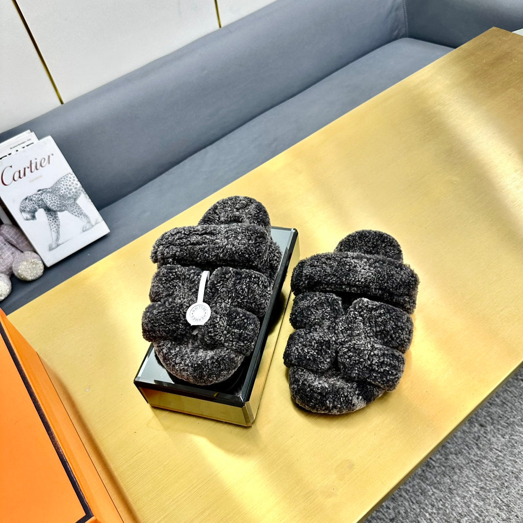 CHYPRE SANDAL IN DARK GRAY SHEARLING - 35