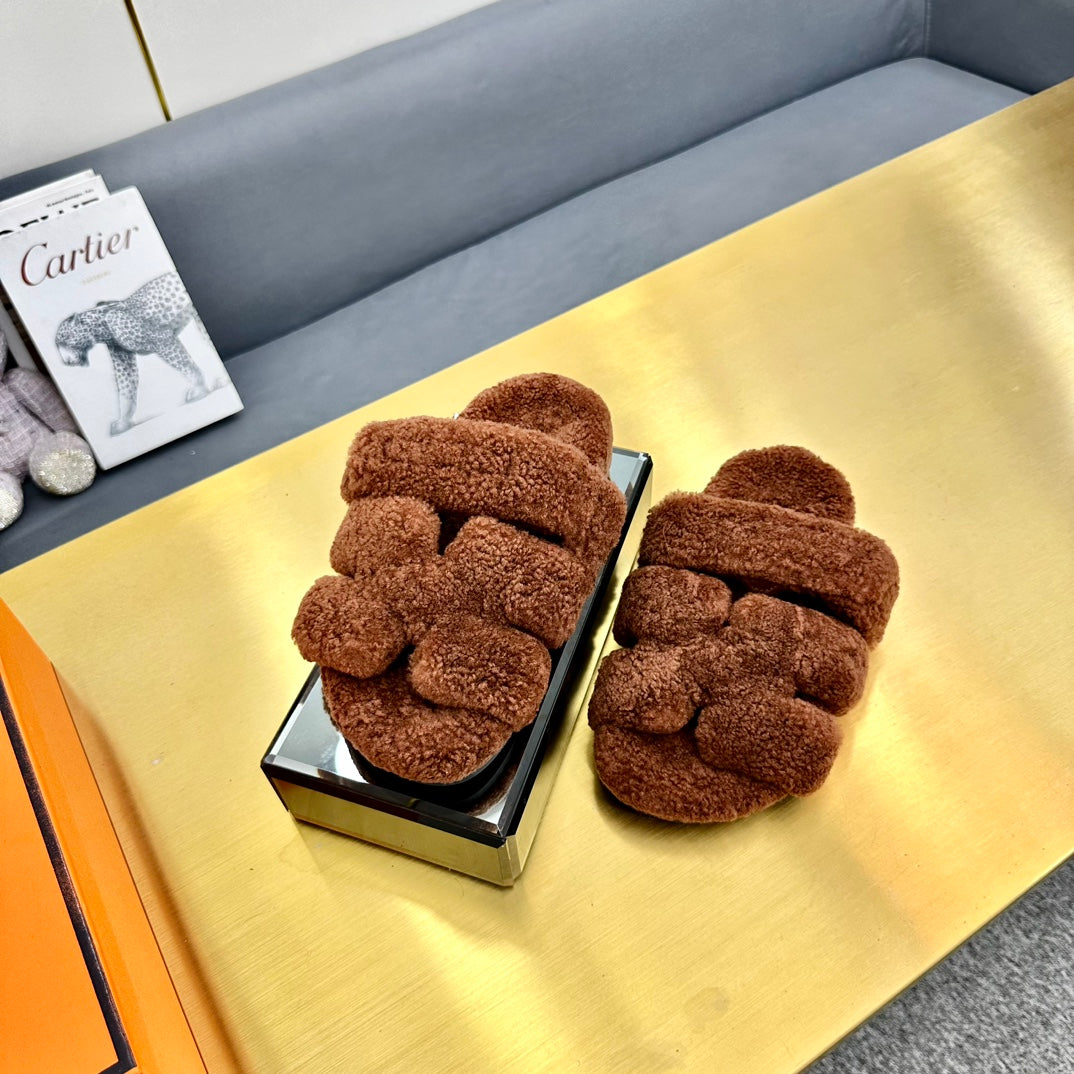CHYPRE SANDAL IN UMBER BROWN SHEARLING - 35