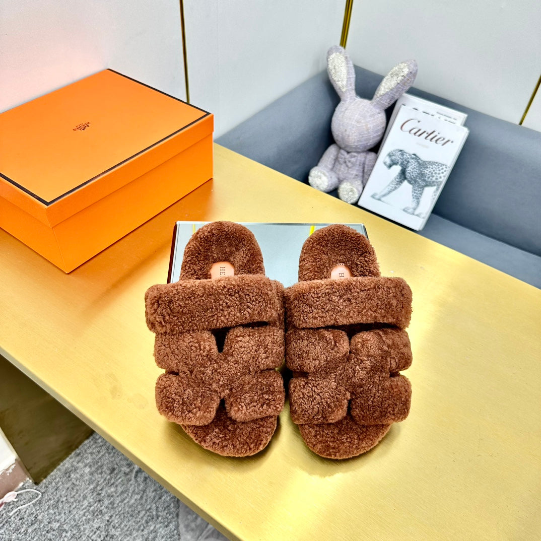 CHYPRE SANDAL IN UMBER BROWN SHEARLING - 35