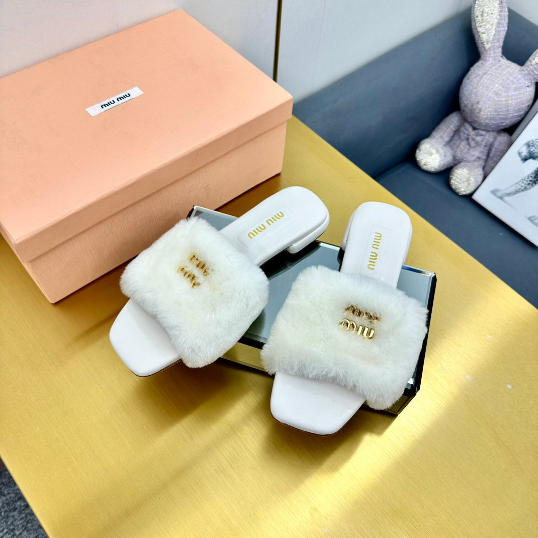 WHITE SLIPPERS LAMB FUR - 35