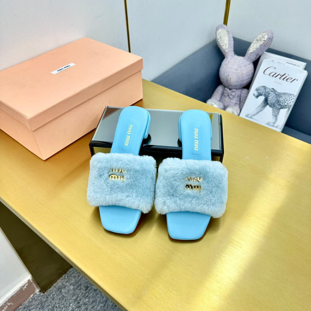 SKY BLUE SLIPPERS LAMB FUR - 35