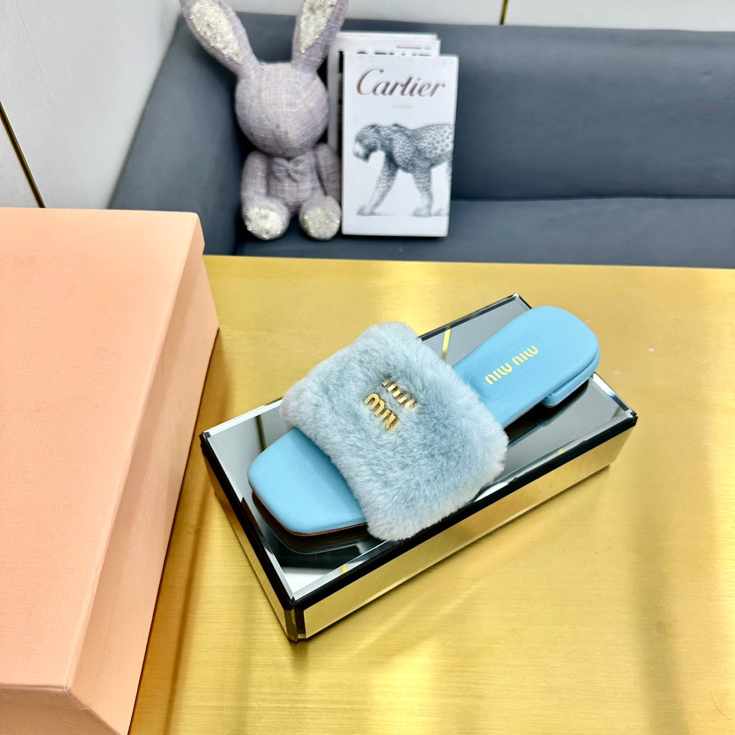 SKY BLUE SLIPPERS LAMB FUR - 35