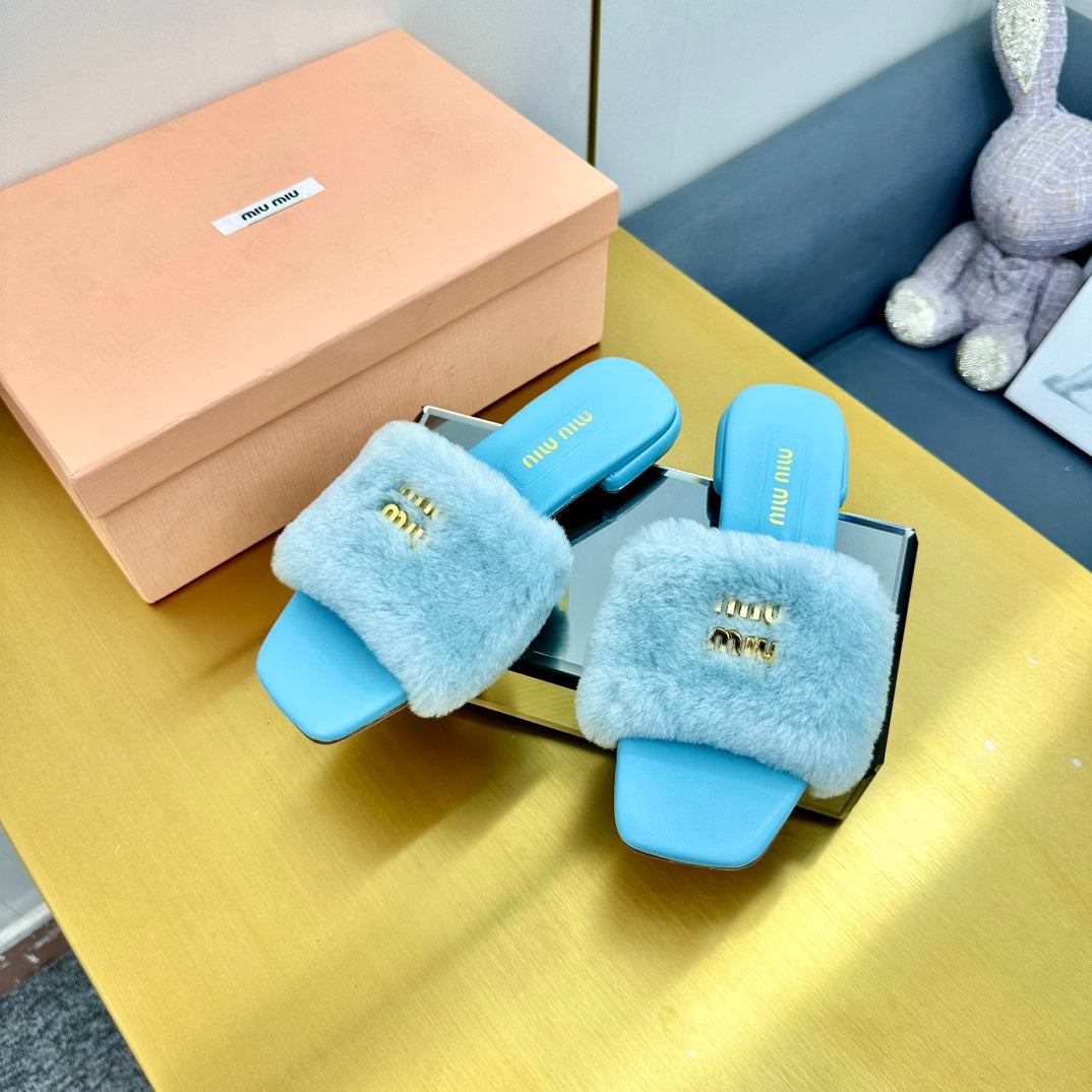 SKY BLUE SLIPPERS LAMB FUR - 35