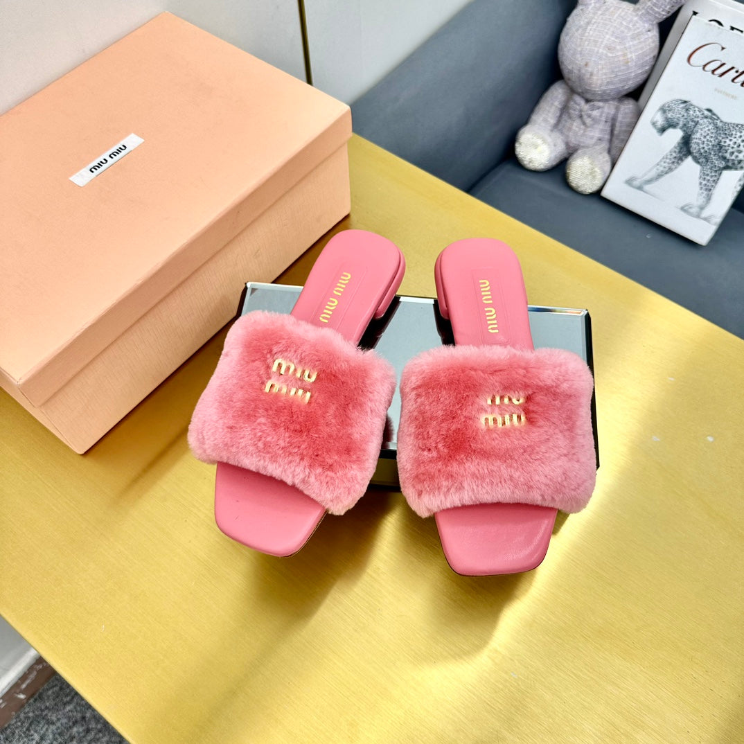 PINK SLIPPERS LAMB FUR - 35