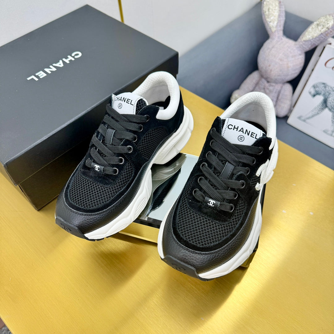 SNEAKER IN BLACK WITH WHITE LOGO CALFSKIN AND MESH - 35